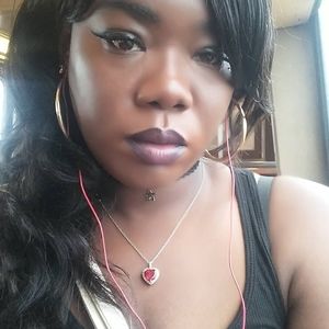 Meet your Posher, Ebony